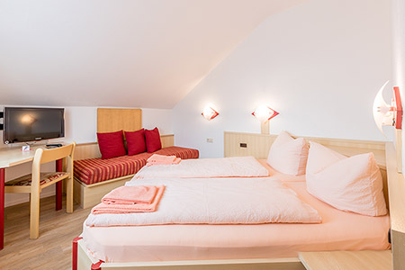 Hotelzimmer mit Doppelbett